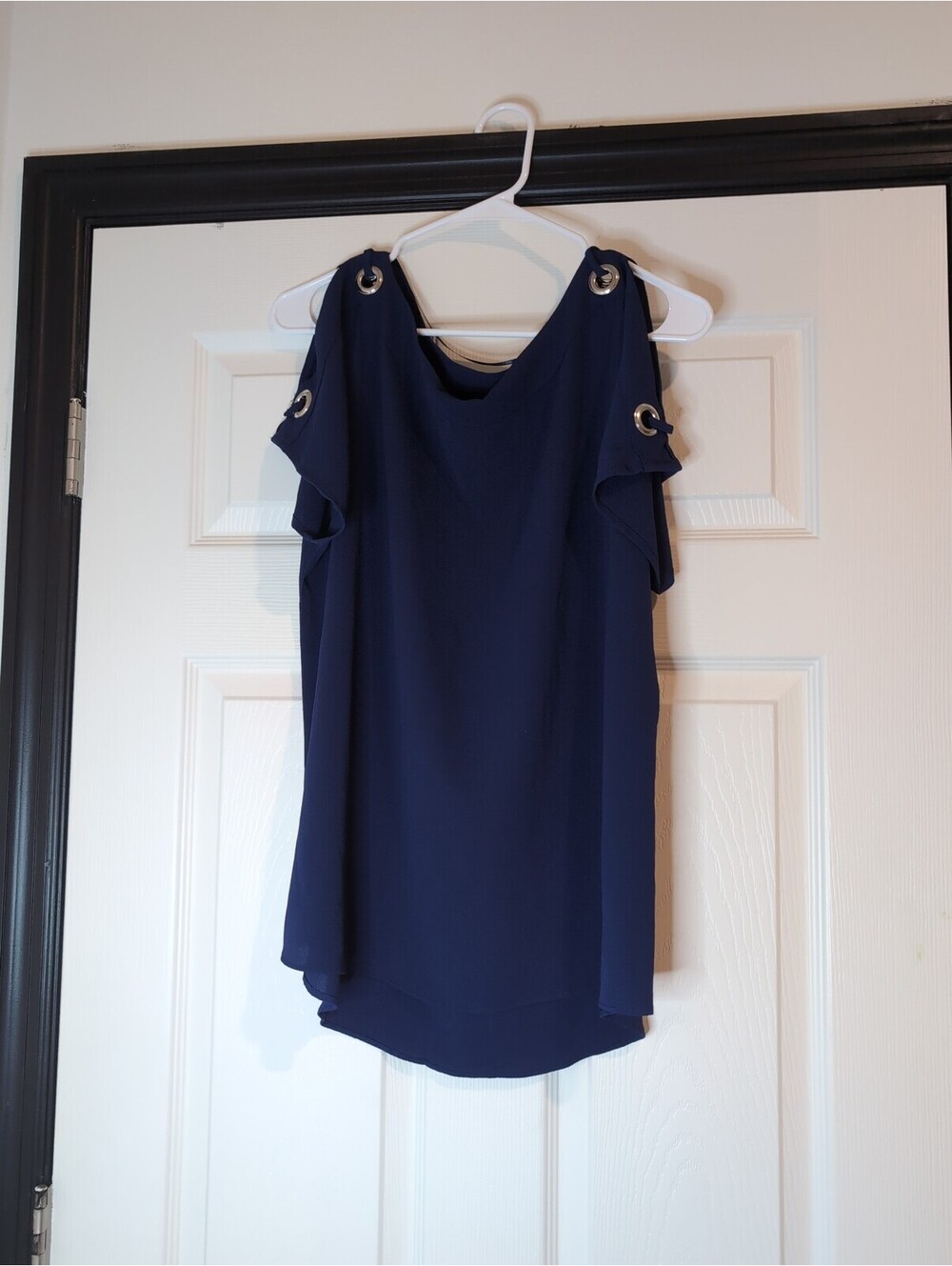 Large NWOT navy blue cold shoulder top